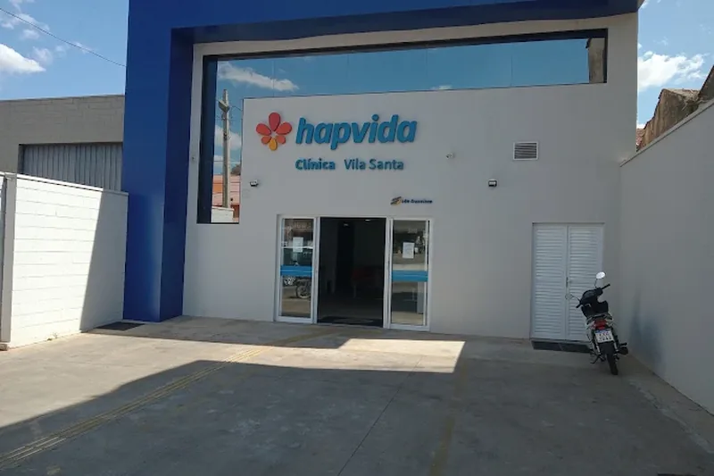 Fachada da Clínica Vila Santa, unidade da Hapvida em Capivari na Av. Brigadeiro Faria Lima, 40, para consultas e especialidades