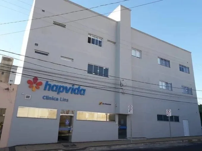 Fachada da Clínica Lins da Hapvida, na R. Pedro de Toledo, 265, Centro de Lins, unidade de consultas e especialidades