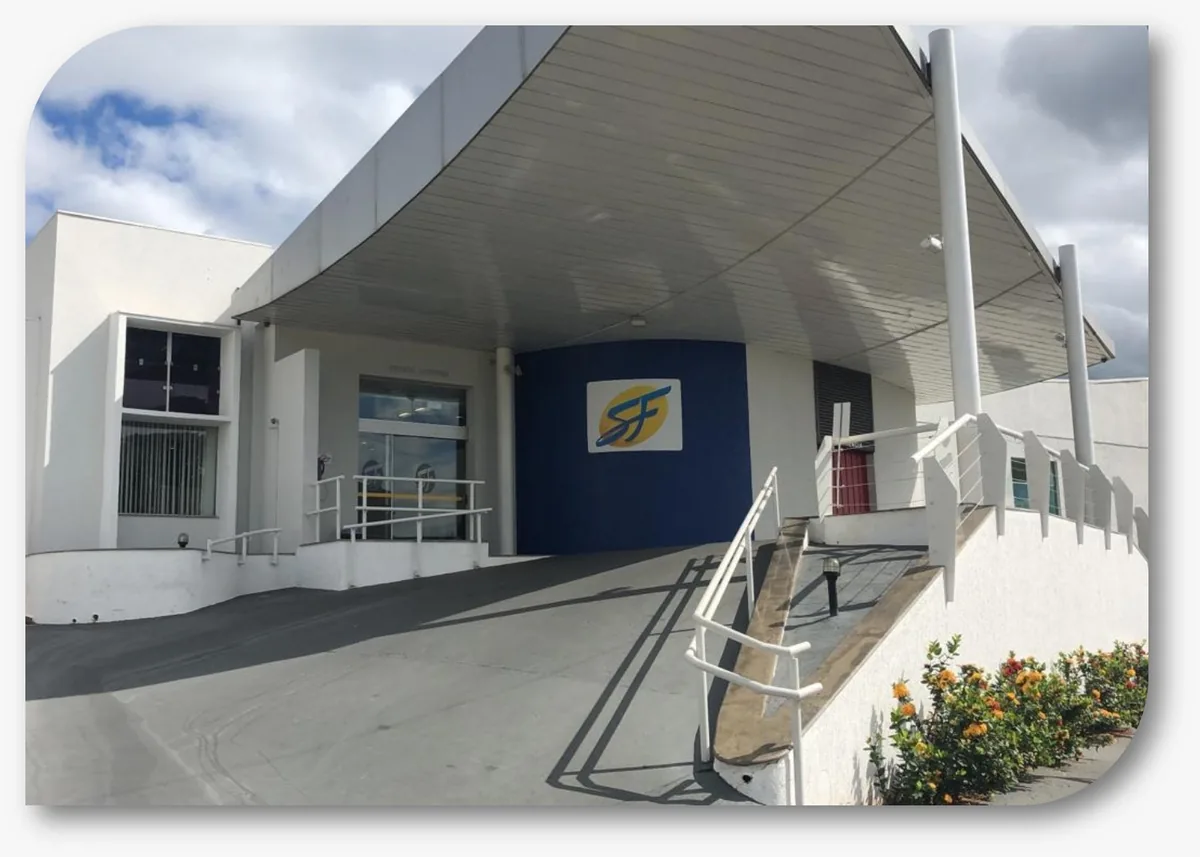 Entrada do hospital da rede própria Hapvida em Lins, na Av. Nicolau Zarvos, 1640, Jardim Aeroporto, antigo Hospital São Lucas e depois São Francisco, com urgência 24h